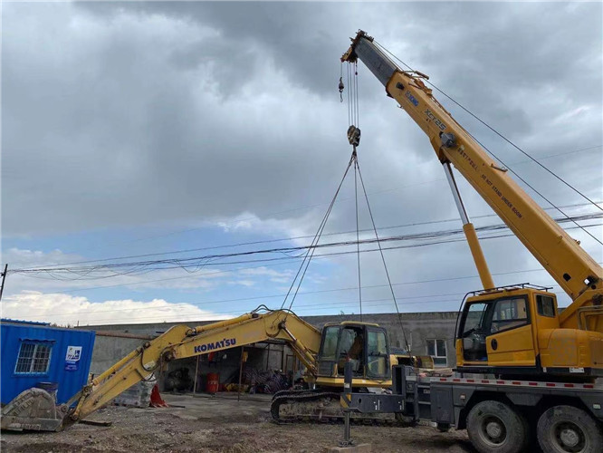 珠山区25吨吊车的工作半径是多少？