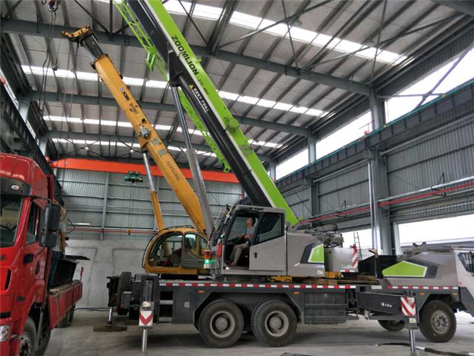 珠山区高空车出租需要注意哪些安全事项？